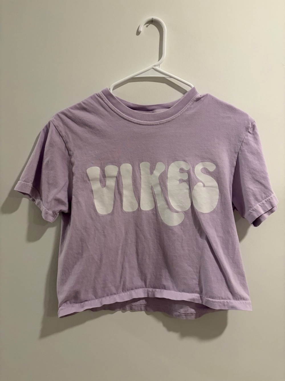 Minnesota Vikings NFL cropped lilac colored tee